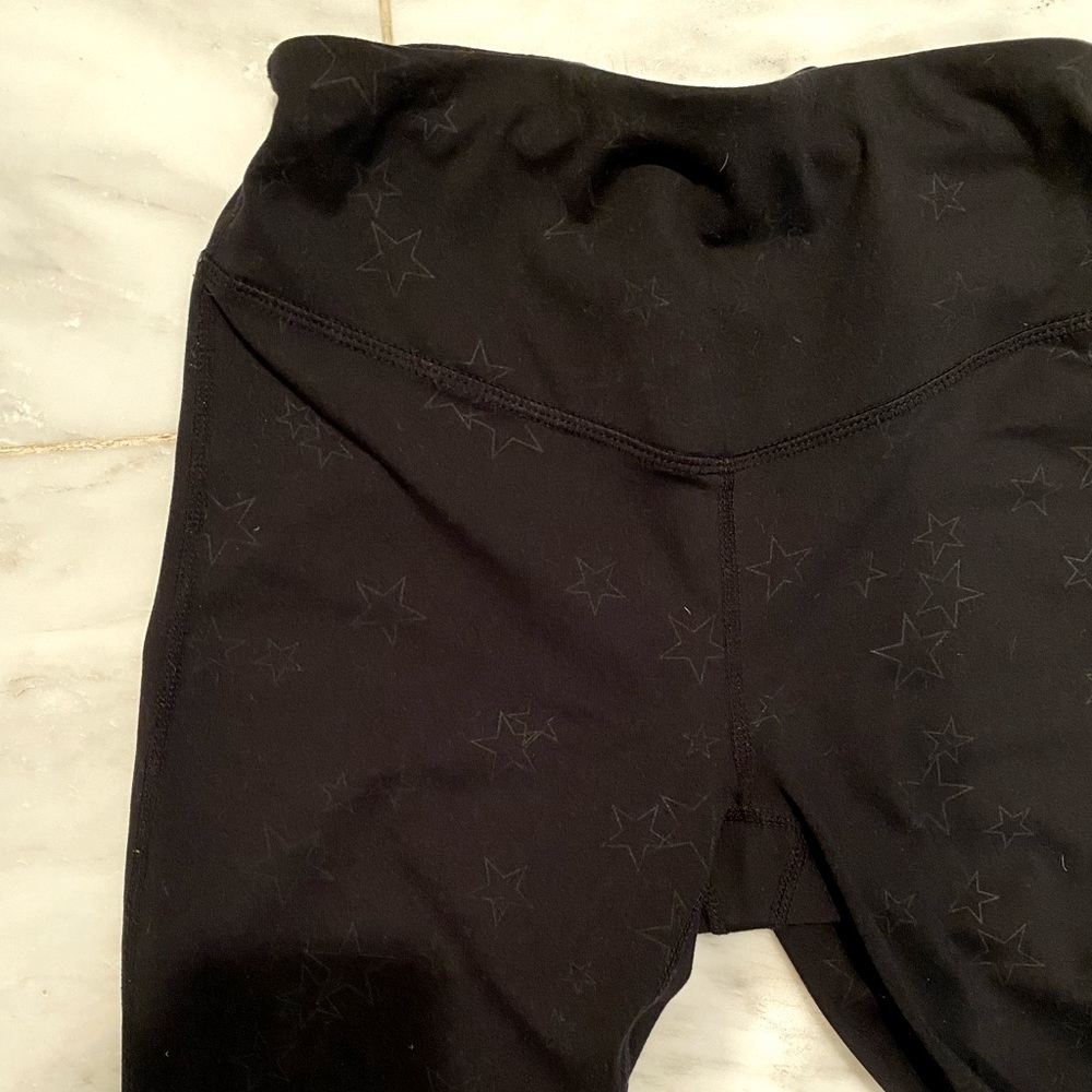 Black star leggings